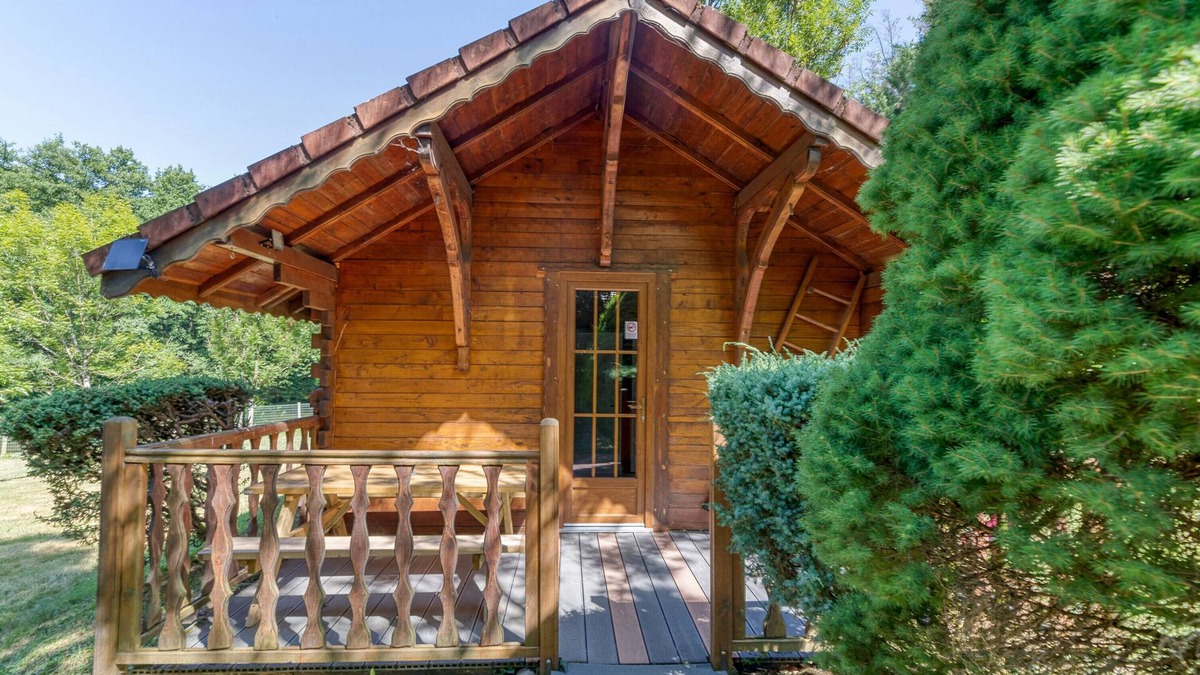 Vaulnaveys-le-Bas Apartment | Apartment 'Violette' with Mountain View, Wi-Fi and Air Conditioning