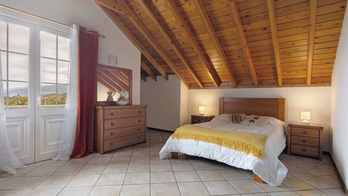 Sao Roque do Pico Apartment | Apartment 'Vista Da Baía - Casa Do Aniceto' with Sea View, Private Terrace and Wi-Fi