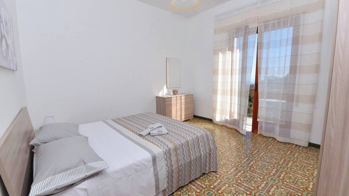 Bomerano Apartment | Apartment 'Vista Mare A Due Passi Dal Sentiero Degli Dei' with Sea View, Wi-Fi and Air Conditioning