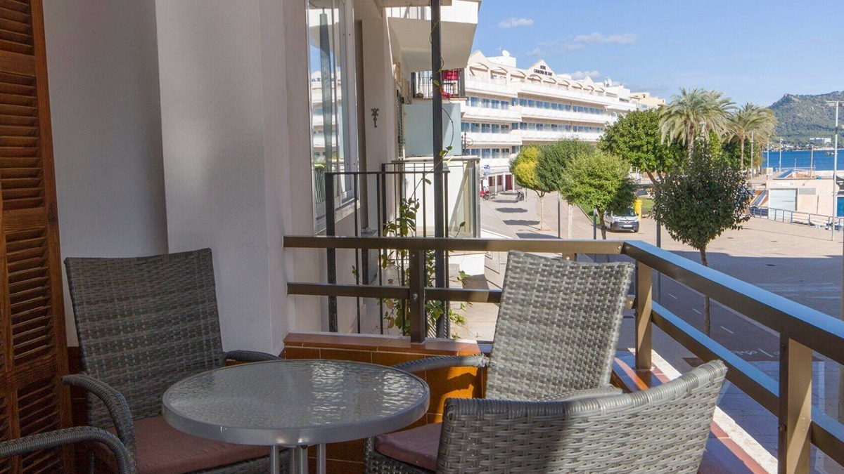 Cala Bona Apartment | Apartment 'Vives Ref 9002' with Sea View, Wi-Fi and Air Conditioning