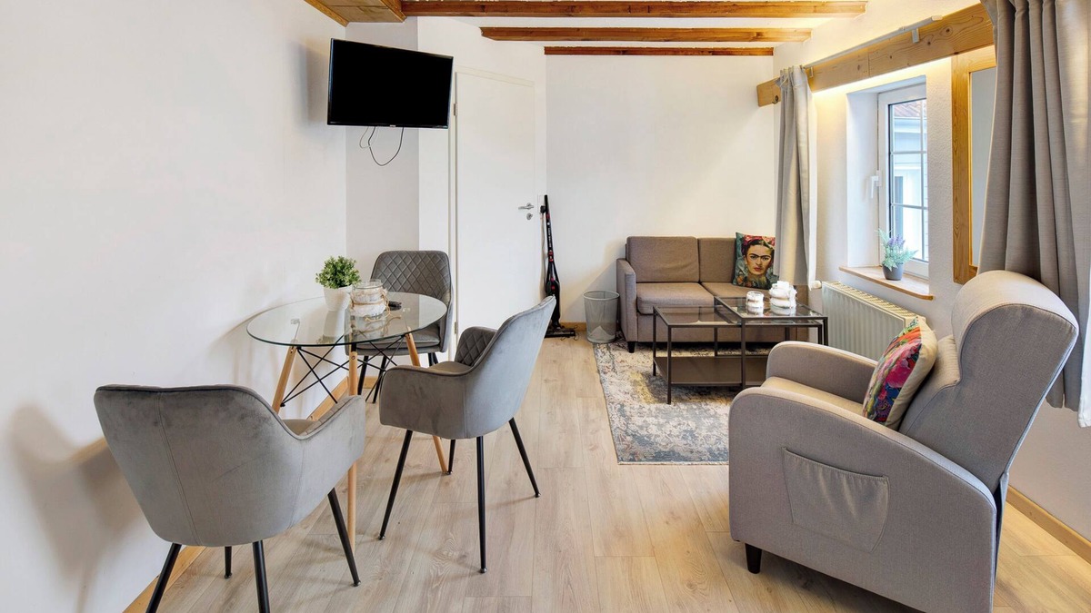 Alsfeld Apartment | Apartment 'Vogelsberger Bett 7 Die 1' with Wi-Fi