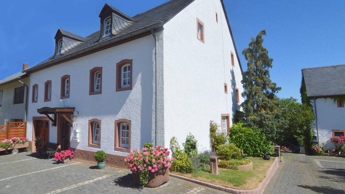 Ittel Apartment | Apartment Welschbilling near Trails