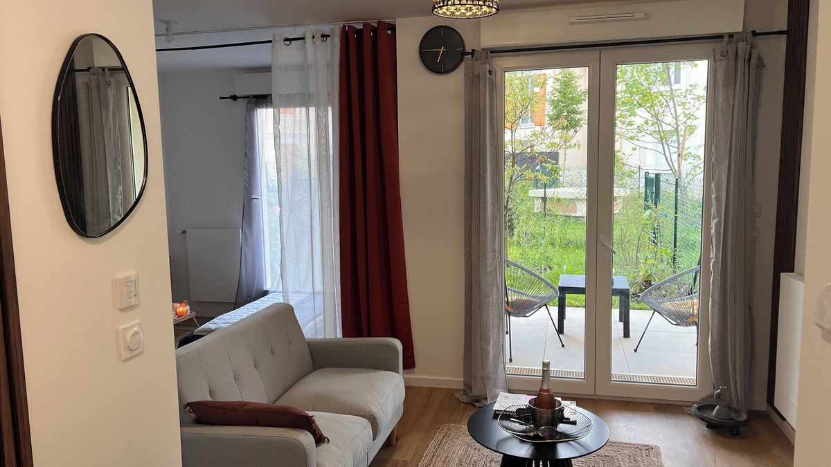 Bussy-Saint-Georges Apartment | Apartment with terrace and private garden near Disney & shopping center