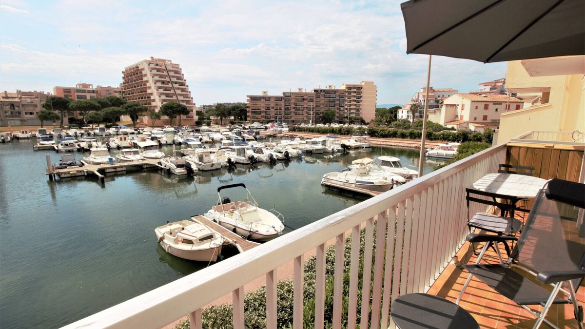 Le Port Apartment | Apartment with marina view