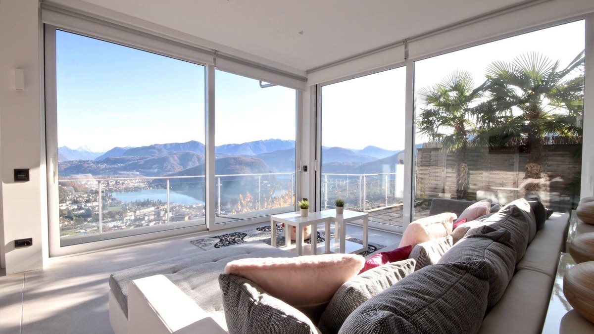 Viconago Apartment | Apartment with lake views, terrace and gym.