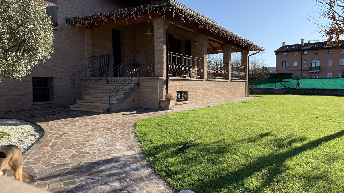 Sasso Marconi House | Apartment with garden