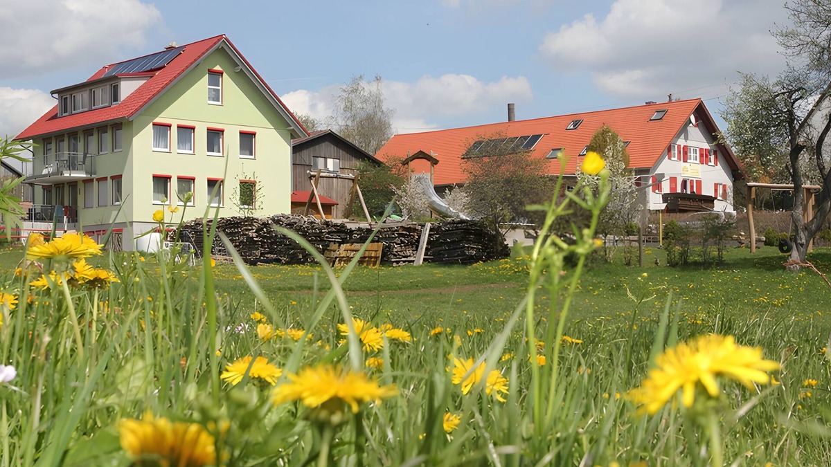 Pfalzgrafenweiler Apartment | Apartment 'Wald' with Shared Terrace, Shared Garden and Wi-Fi