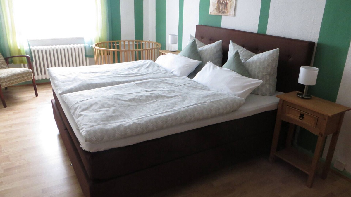 Aerzen Apartment | Apartment 'Waldau' with Shared Garden and Wi-Fi