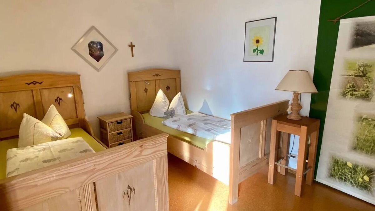 Kirchzarten Apartment | Apartment 'Waldblick' with Mountain View, Shared Garden and Wi-Fi