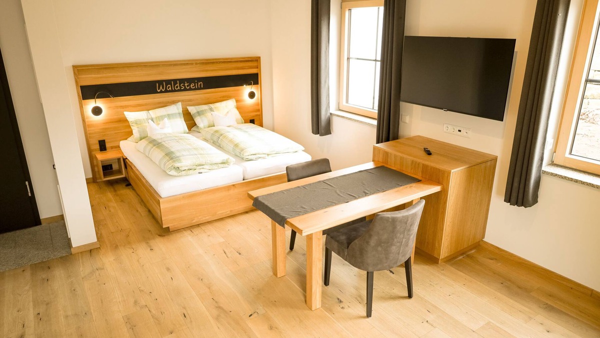 Muenchberg Apartment | Apartment-Waldstein-Mobility bath-Terrace