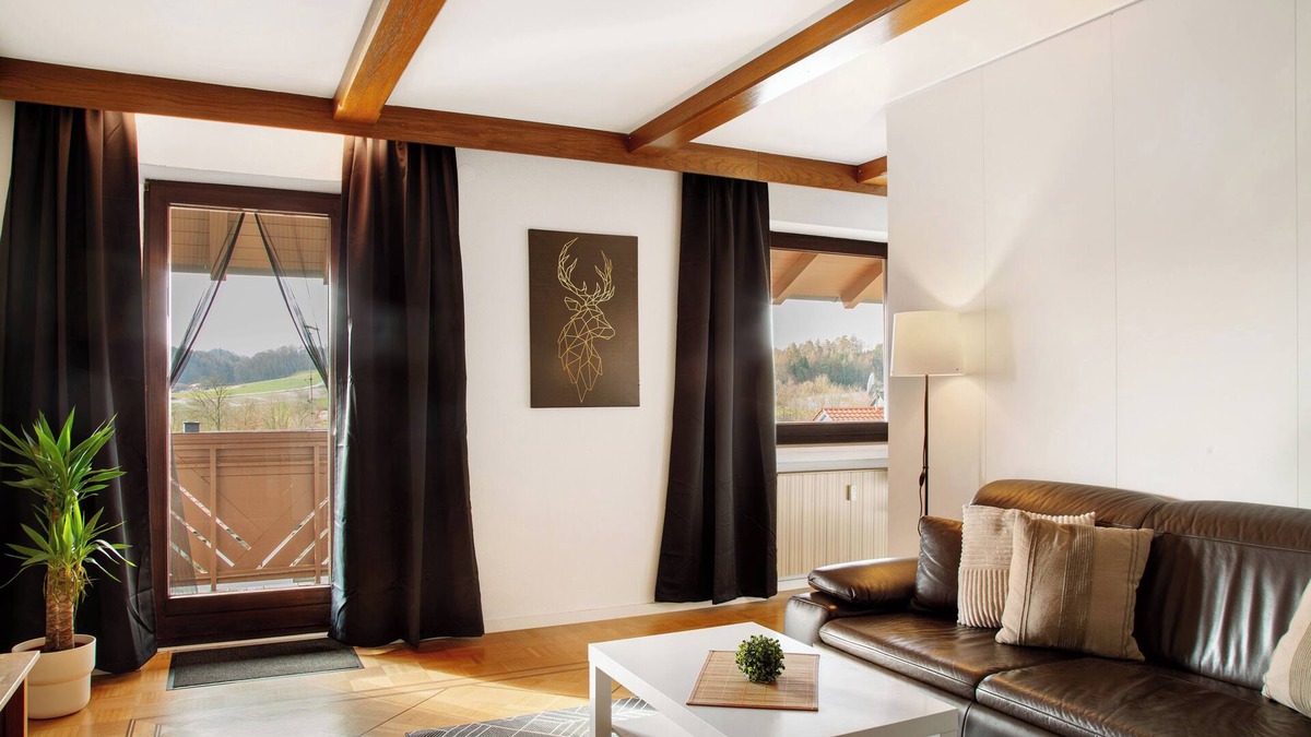 Zeilarn Apartment | Apartment 'Weinberg' with Balcony and Wi-Fi
