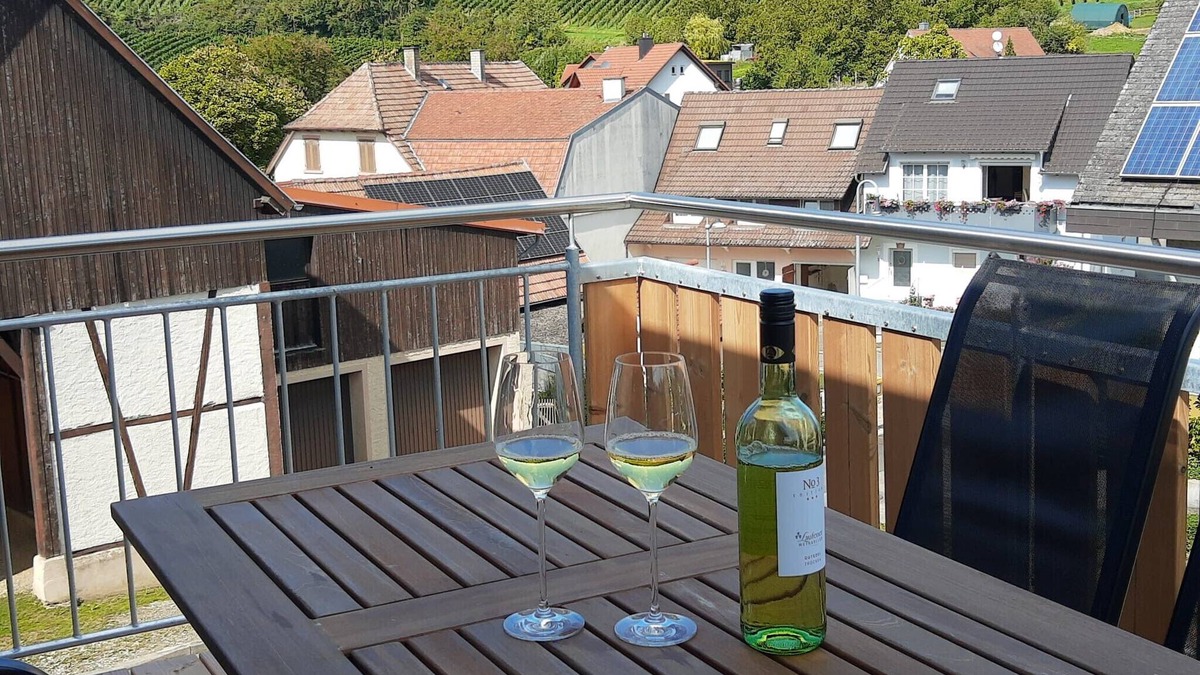 Hach Apartment | Apartment 'Weinbergblick' with Balcony and Wi-Fi