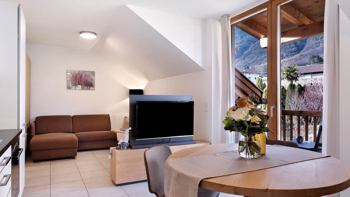 Berg/Monte Apartment | Apartment "Weingut Lahn zu Eppan Gandkofl" with Mountain View, Balcony & Wi-Fi