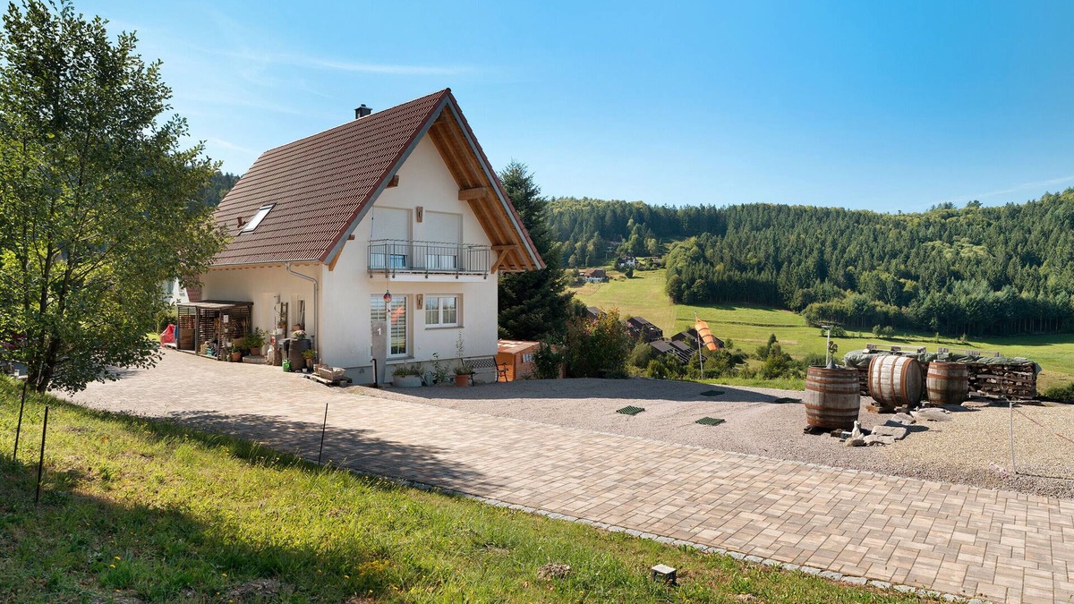 Sasbachwalden Apartment | Apartment 'Weitblick' with Mountain View and Wi-Fi