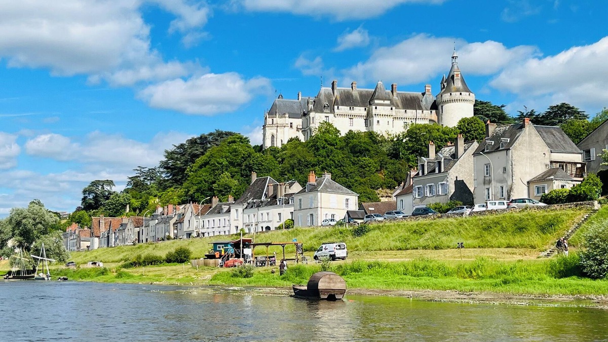 Chaumont-sur-Loire Apartment | Apartment with splendid view of the Loire River and Chaumont sur Loire castle