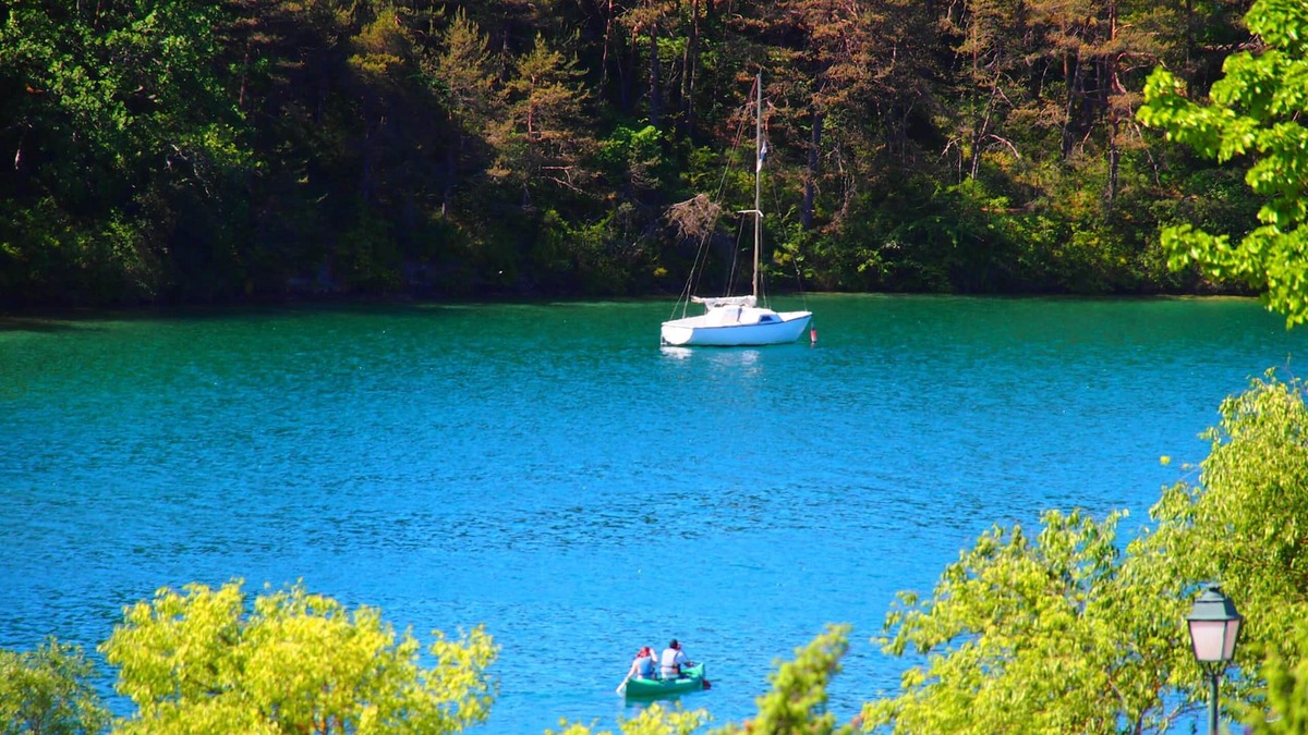 Esparron-de-Verdon Apartment | APARTMENT WITH TERRACE BY LAKE D'ESPARRON DE VERDON