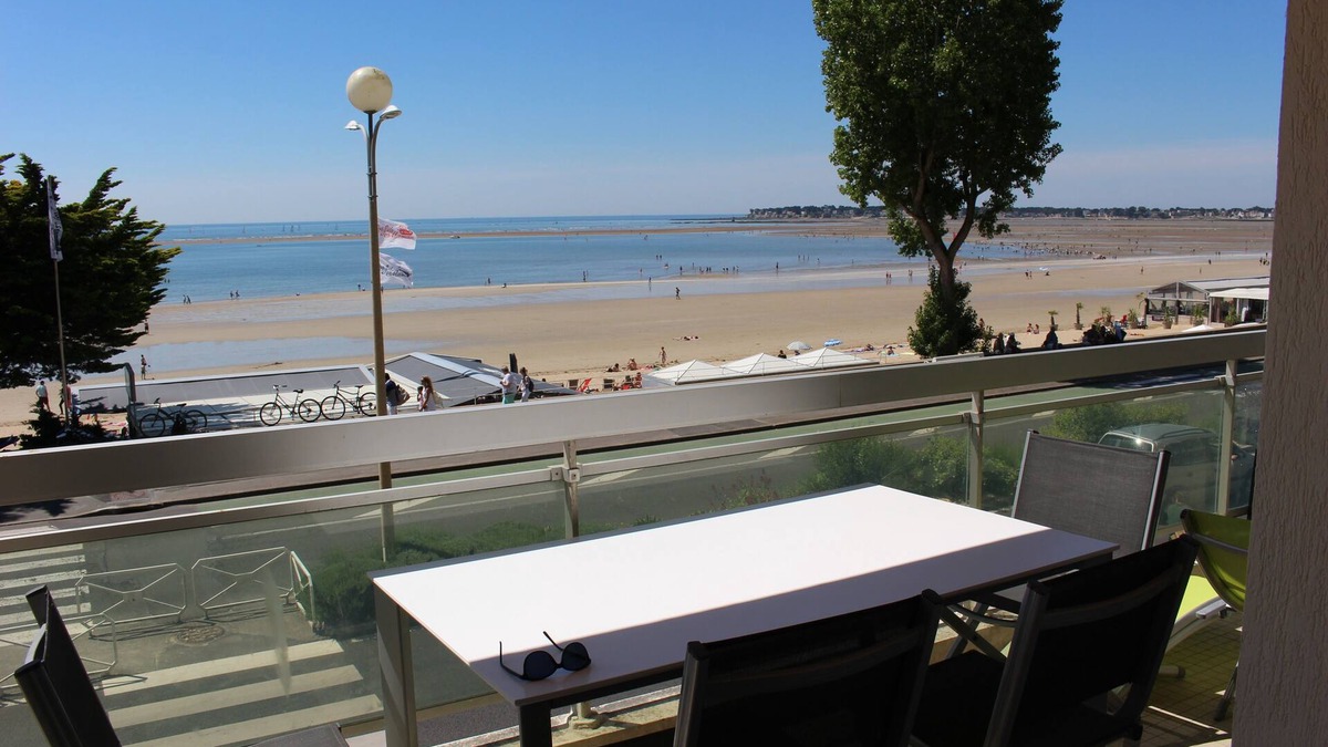 La Baule-Escoublac Apartment | Apartment with panoramic view over the bay of La Baule, between