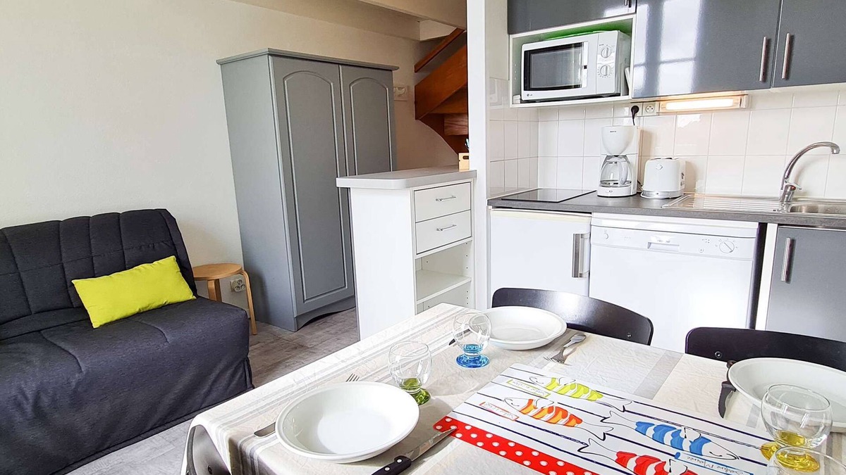 La Couarde-sur-Mer Apartment | Apartment with communal pool and parking