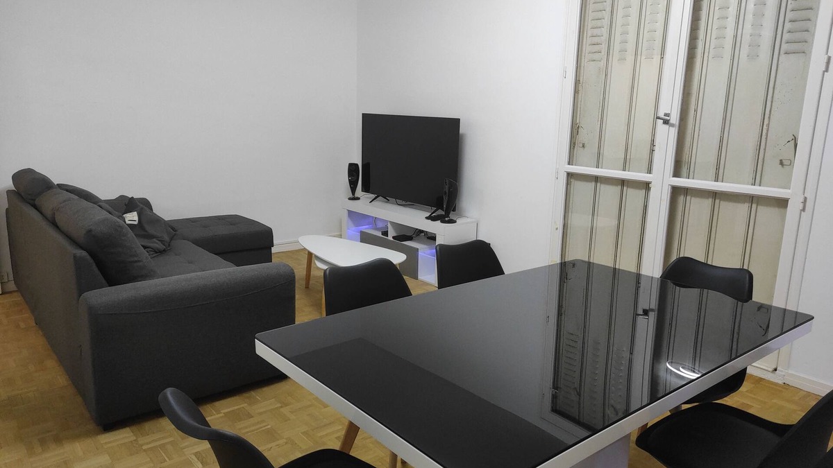Pierrelatte Apartment | Apartment WIFI+NETFLIX+FREE PARKING