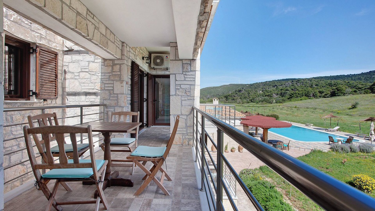 Maries Apartment | Apartment 'Wild Fig Retreat Sirocco' with Shared Pool, Wi-Fi and Air Conditioning