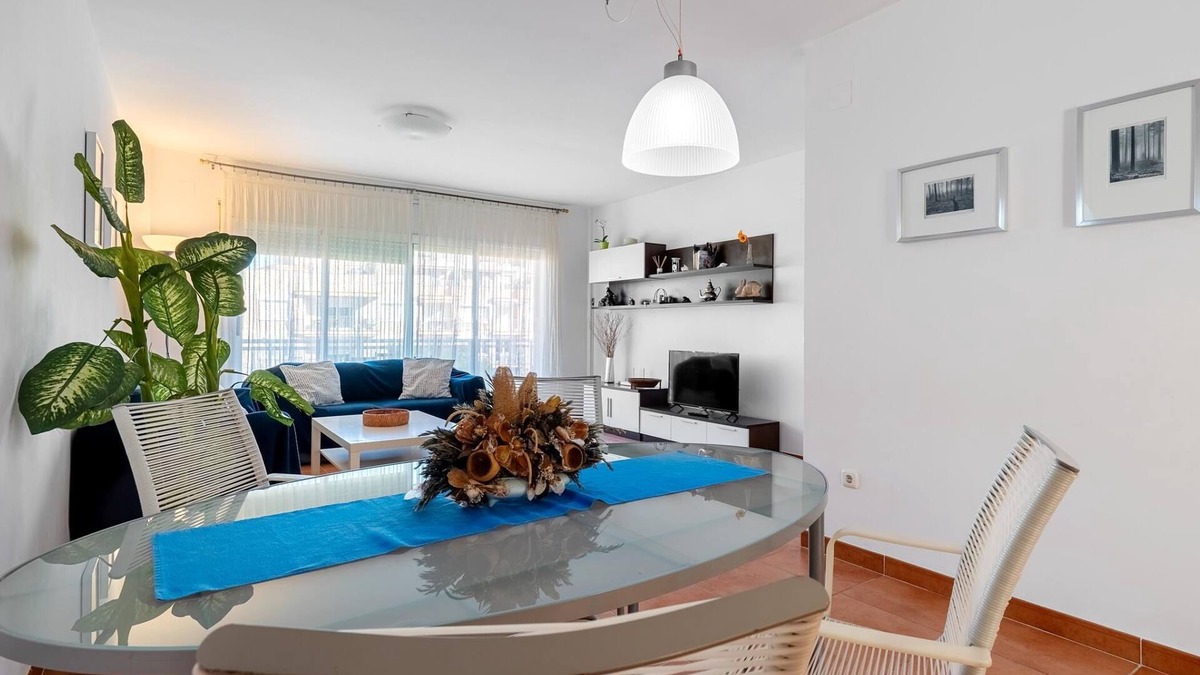 Costa Dorada Apartment | Apartment with pool and sea views 200m beach