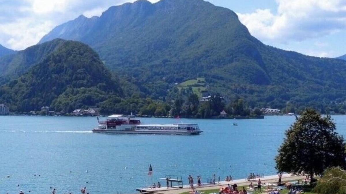 Talloires-Montmin Apartment | Apartment with playroom Centre talloires NEAR BEACH (200m) and shops