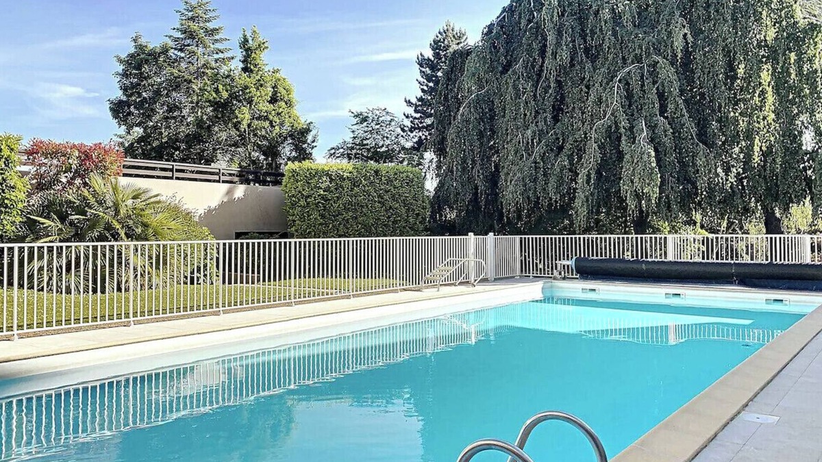 Trouville-sur-Mer Apartment | Apartment with pool near city center