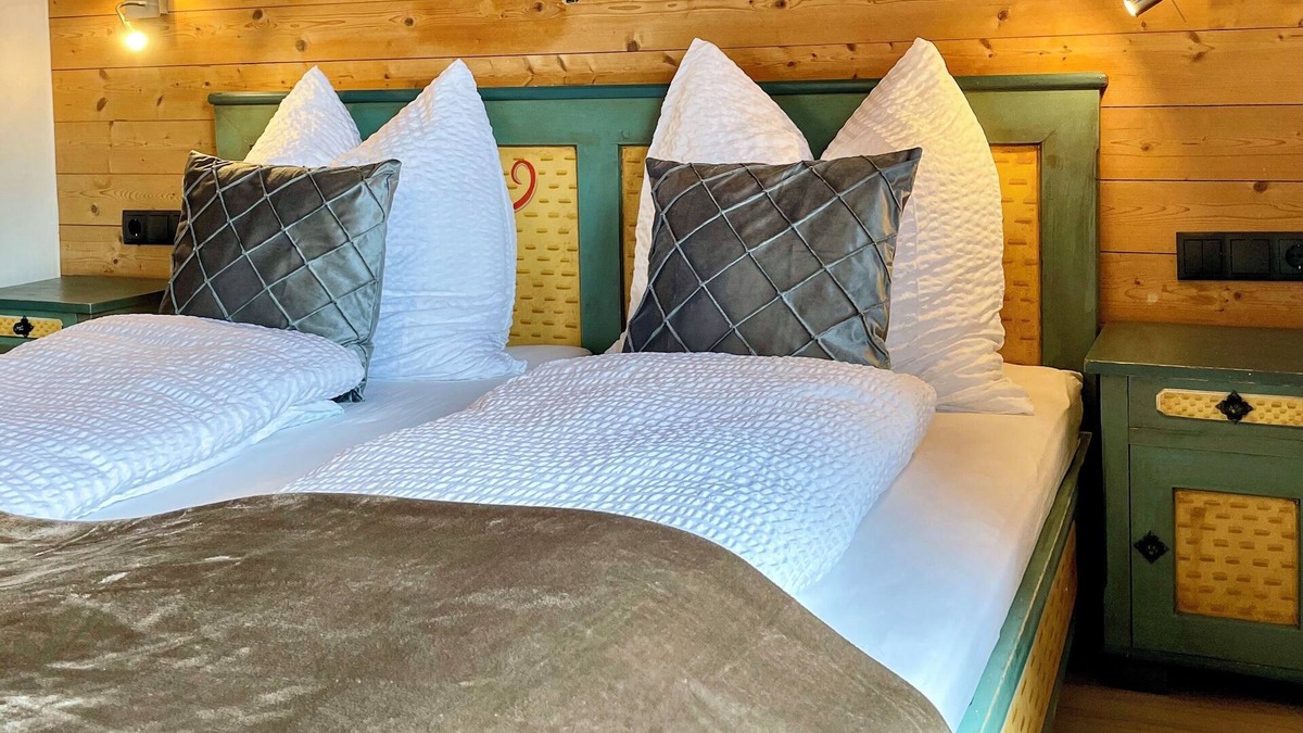 Gerlos Apartment | Apartment with 2 bathrooms and mountain view