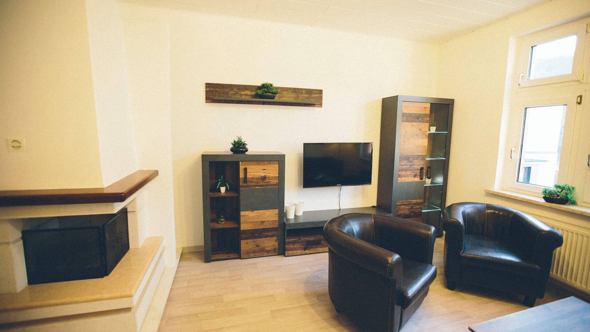 Schwarza Apartment | Apartment with 2 bedrooms, living room, bathtub, kitchen, wifi, Netflix, 1st fl