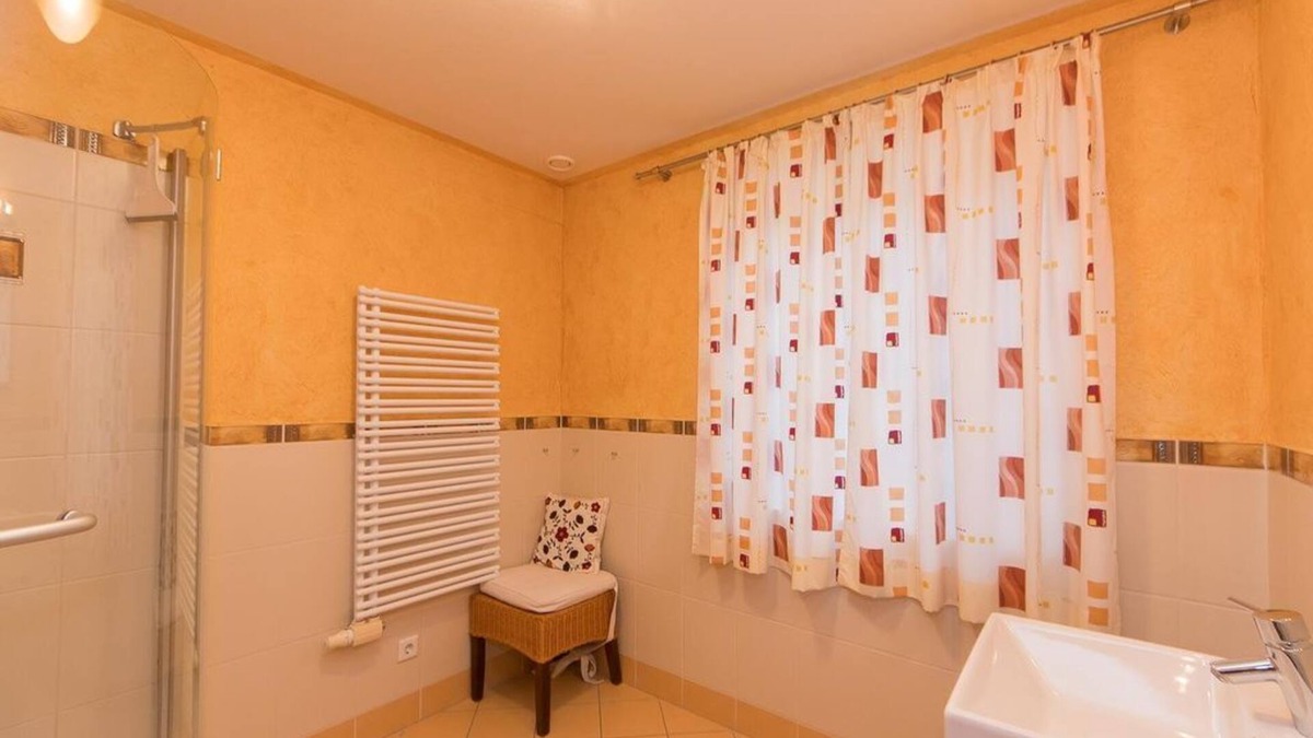 Rain Apartment | Apartment with 2 bedrooms and balcony - Appartementhaus Anna