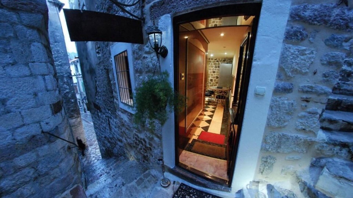 Skaljari House | Apartment with 2 bedrooms with hot tub and water bed