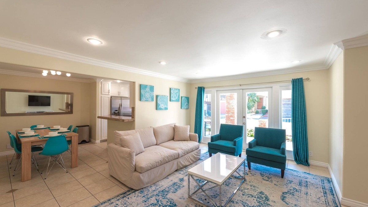 Santa Ana Heights Condo | Apartment with 2 bedrooms, two bathrooms, one house from the sand
