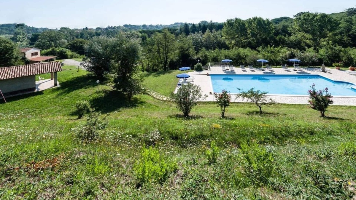 Fauglia House | Apartment with 3 bedrooms, 1 bathroom and garden with furniture and bbc