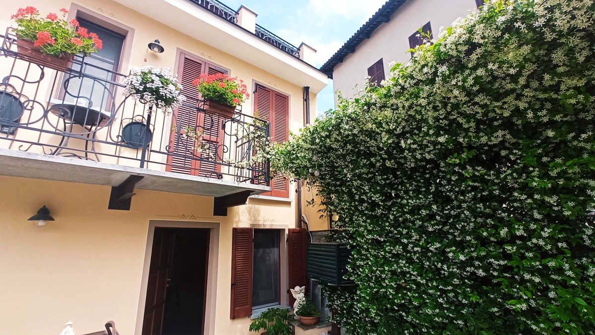 Verduno Apartment | APARTMENT WITH 4 PLACES IN RENOVATED HOUSE IN HISTORIC CENTER