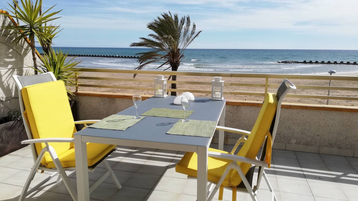 Cunit Apartment | Apartment with a big terrace & wonderful views to the beach and swimming pool