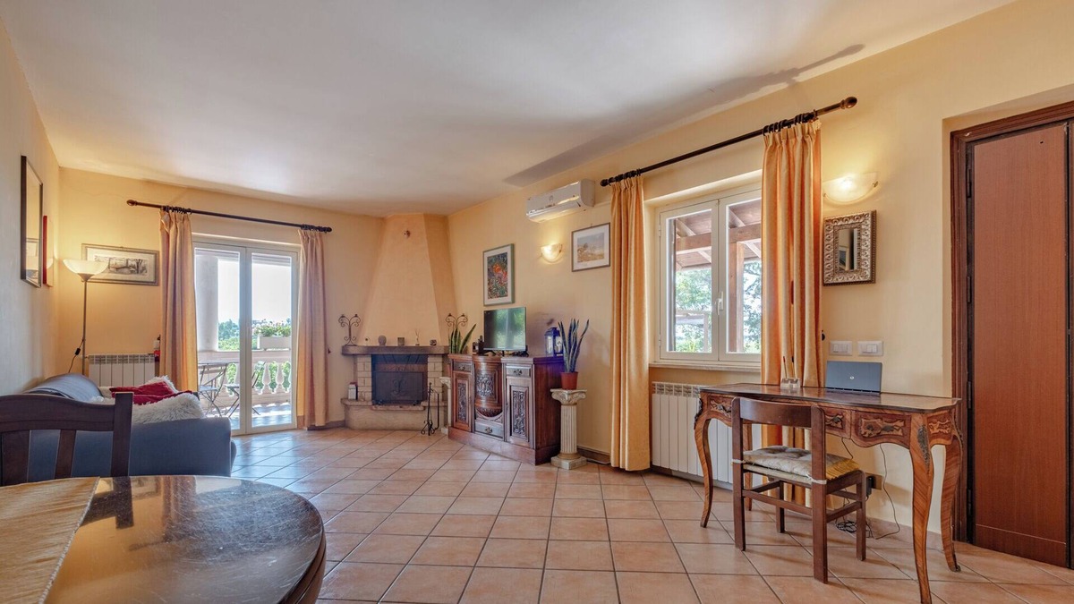 Lake Garda House | Apartment with balcony in the Roman countryside