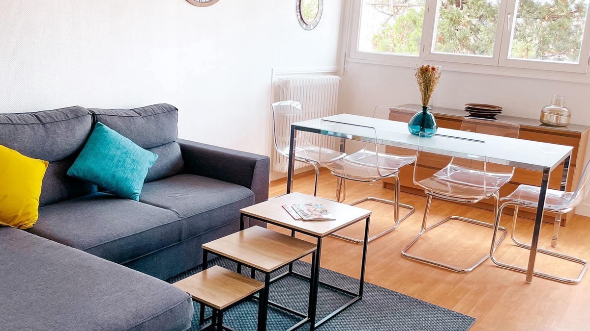 Sud-Gare Apartment | Apartment with Balcony, 4 bedrooms, space & comfort, Centre Gare