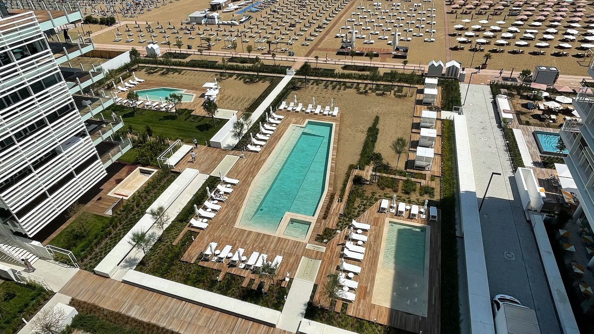 Jesolo Apartment | Apartment with direct sea view, private beach, SPA, gym, 5 pools