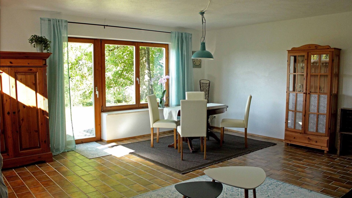 Neuravensburg Apartment | Apartment with views of mediterranean castle ruins