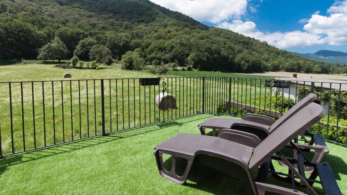 La Vall de Bianya Apartment | Apartment with large terrace and mountain views