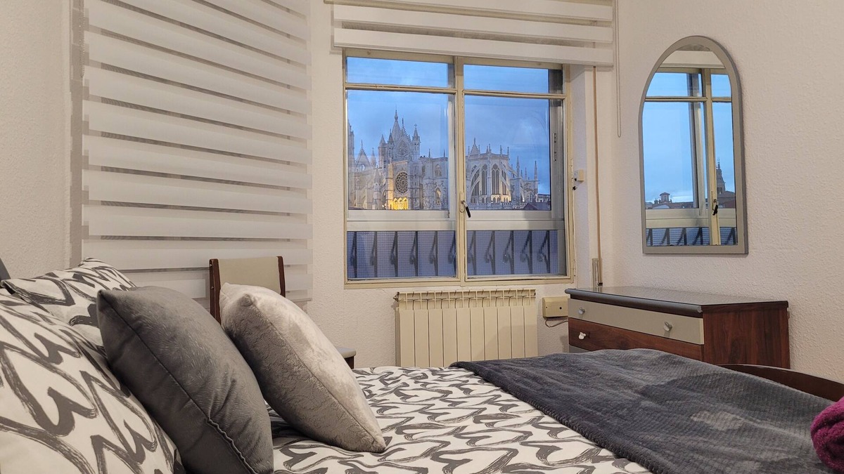 Leon Apartment | Apartment with excellent views of the Cathedral of León