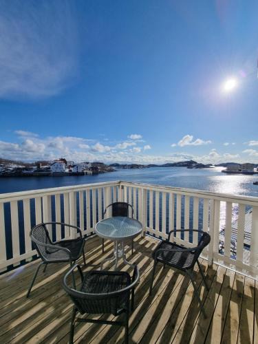 Henningsvaer Apartment | Apartment with fantastic seaview in Henningsvær.