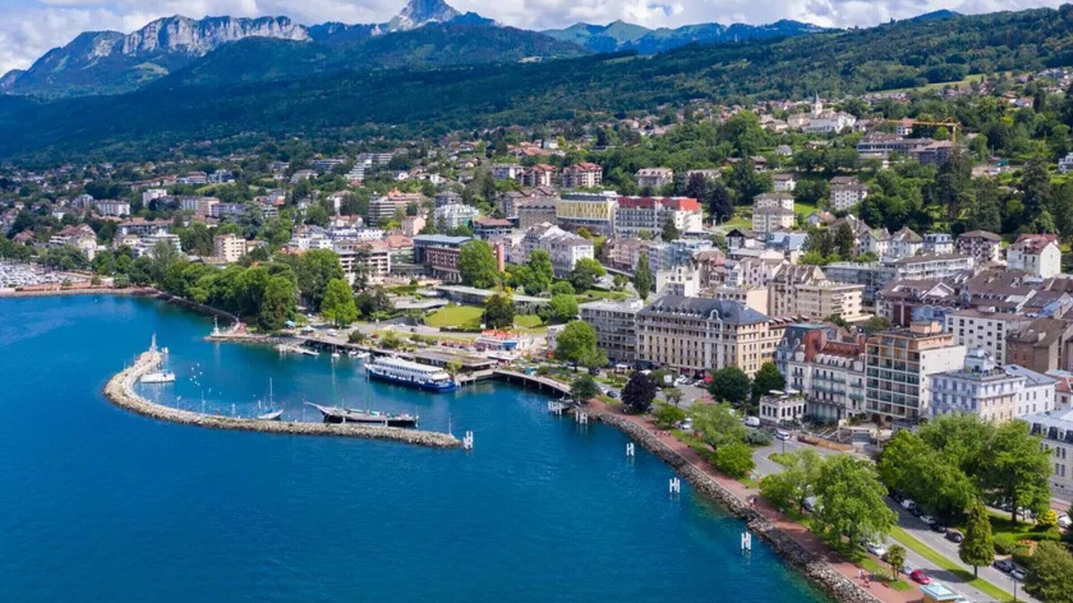 Publier Apartment | Apartment with pool and parking in Évian-les-Bains