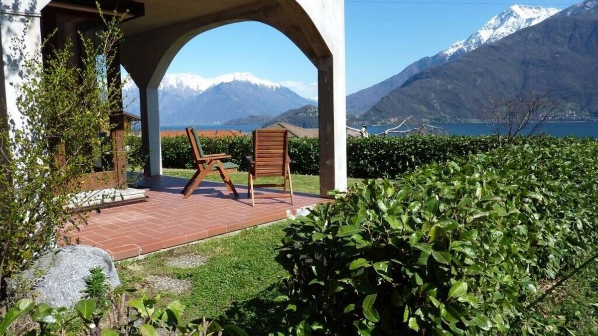 Musso Apartment | Apartment with garden, 400 meters from the lake, great view