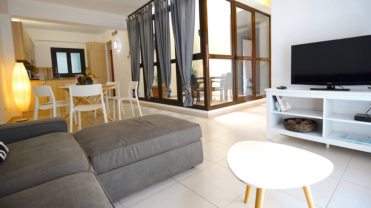 La Llotja-Born Apartment | Apartment with interior patio in the old town.