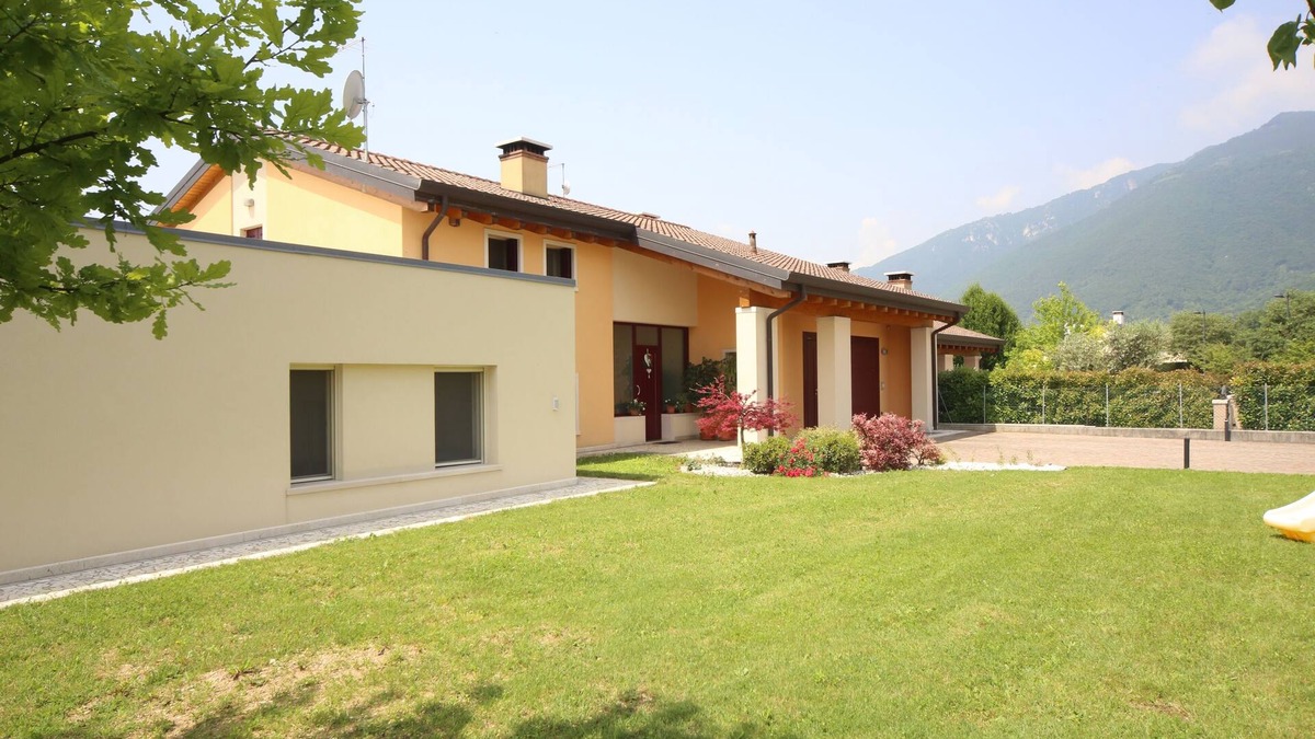 Crespano del Grappa Apartment | APARTMENT WITH GARDEN VIEW