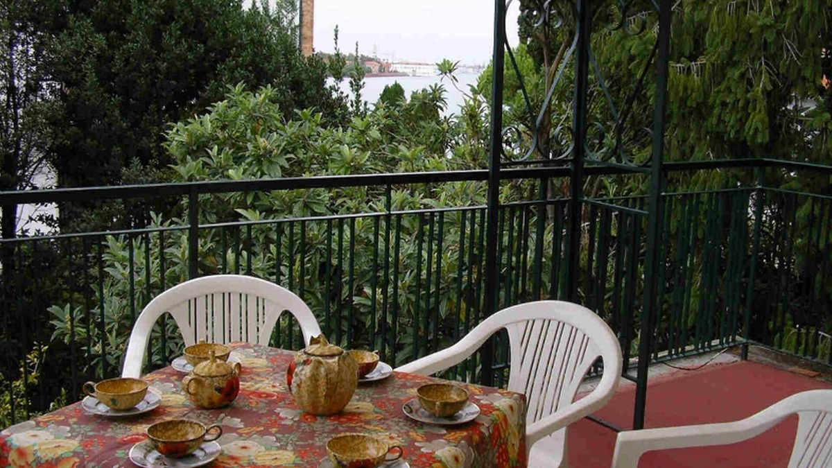 Santa Maria in Stelle Apartment | Apartment with panoramic terrace in villa with garden