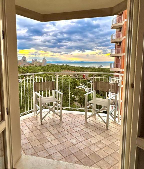 Lignano Pineta Apartment | Apartment with stunning sea view - Wi-Fi, free parking, large terrace and comfort