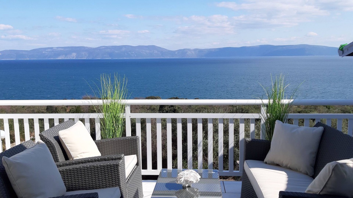 Ravni Apartment | APARTMENT WITH LARGE TERRACE AND MAGNIFICANT SEA VIEW, 300 m FROM THE BEACH +PS4