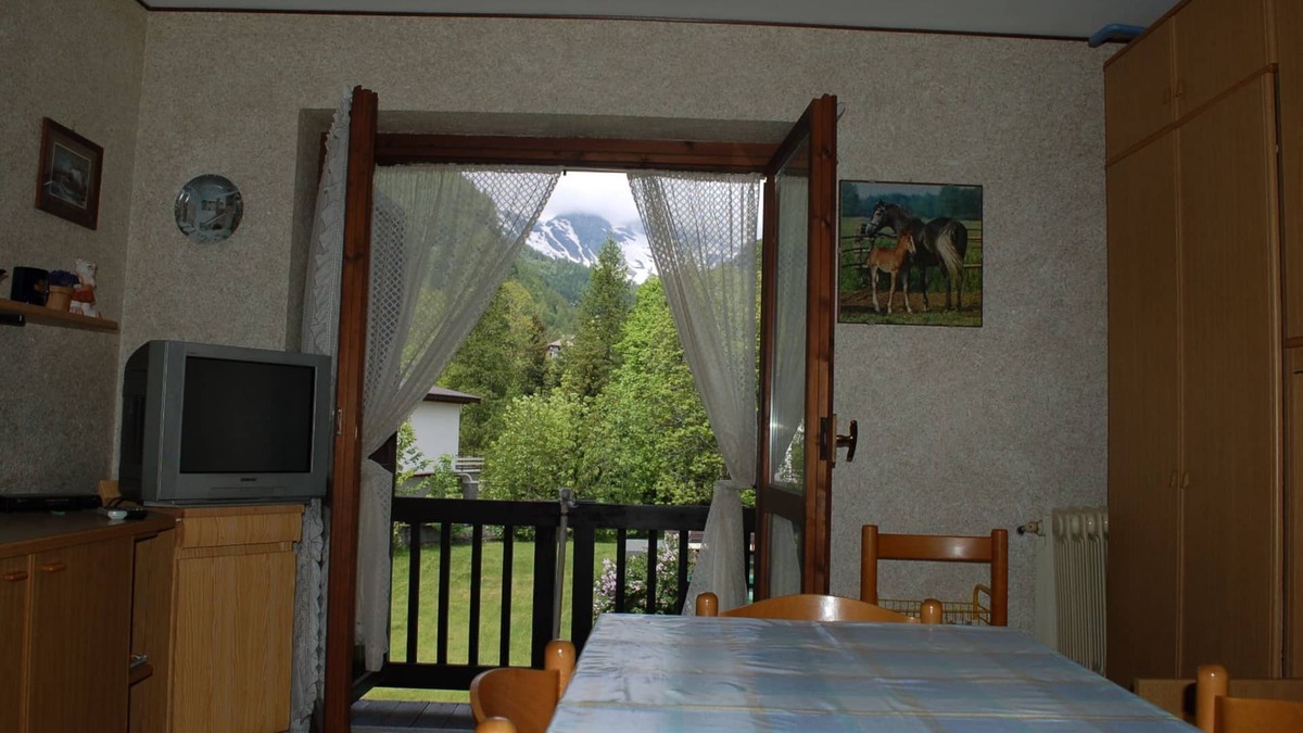 Balme Apartment | Apartment with mountain view